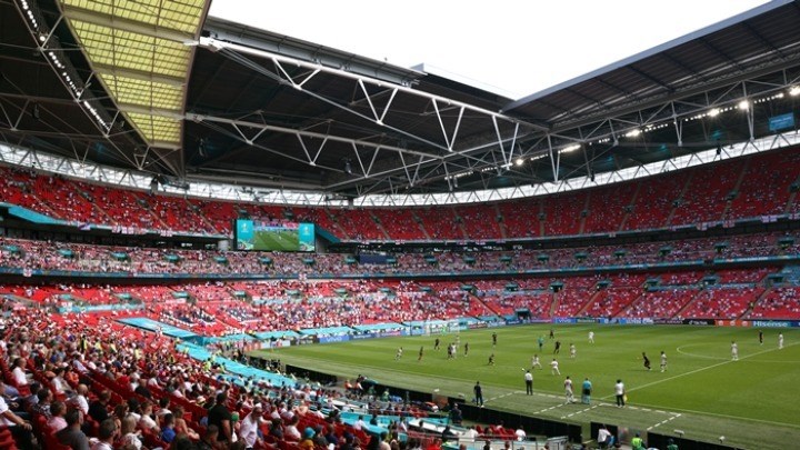 Euro 2020: Σε σοβαρή κατάσταση Άγγλος οπαδός που έπεσε από εξέδρα του Wembley