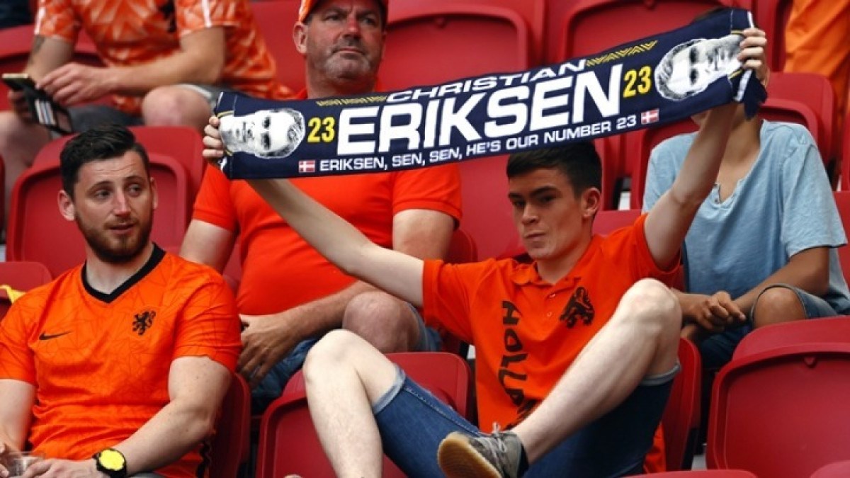Euro 2020: Ολλανδοί φίλαθλοι στο πλευρό του Έρικσεν