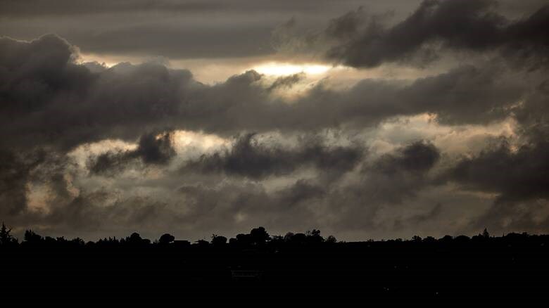 Καιρός: Άστατος με τοπικές βροχές και σποραδικές καταιγίδες – Αναλυτικά η πρόγνωση