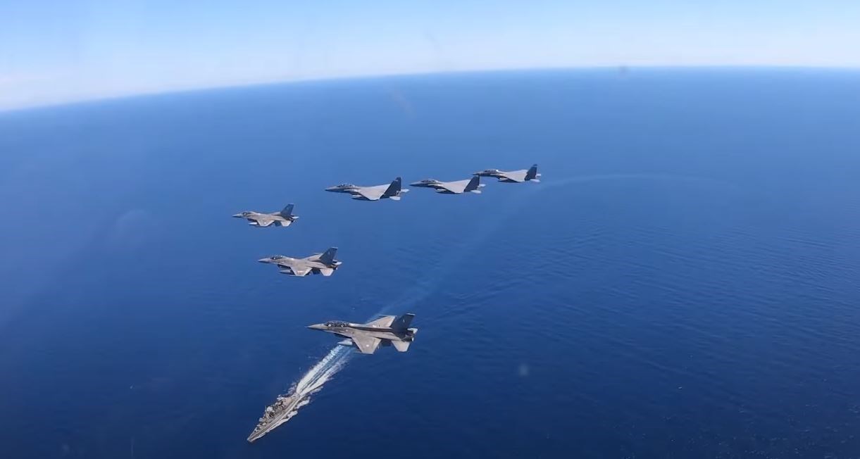 Ελλάδα- ΗΠΑ: Η “oργή του Ποσειδώνα” ξέσπασε με βομβαρδισμό βραχονησίδας – ΦΩΤΟ – ΒΙΝΤΕΟ