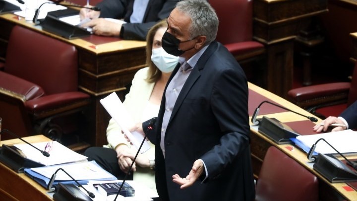 Βουλή – εργασιακά: Ενστάσεις αντισυνταγματικότητας με το “καλημέρα” της συνεδρίασης