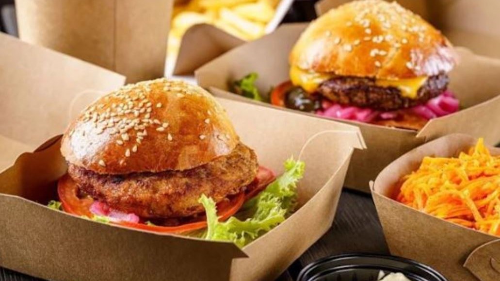 Σε αυτή τη χώρα αστυνομικοί συνέλαβαν εργαζομένους σε fast food γιατί δεν τους έδωσαν… δωρεάν μπέργκερ