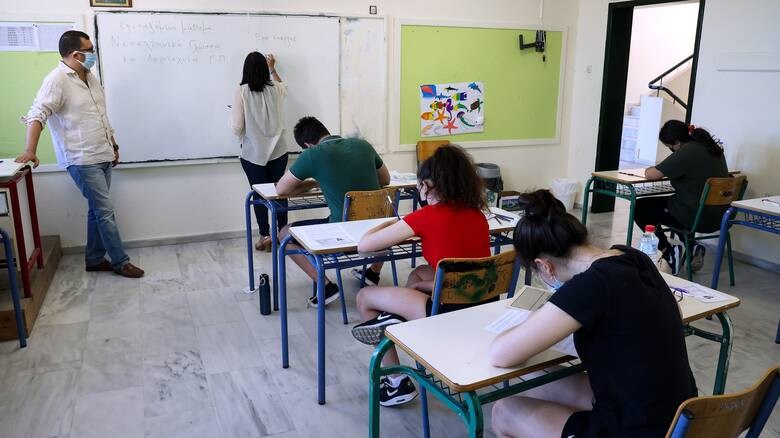 Πανελλήνιες εξετάσεις 2021: Αίτημα από την ΟΛΜΕ στην ΑΔΕΔΥ να εξαιρεθούν οι καθηγητές από την απεργία