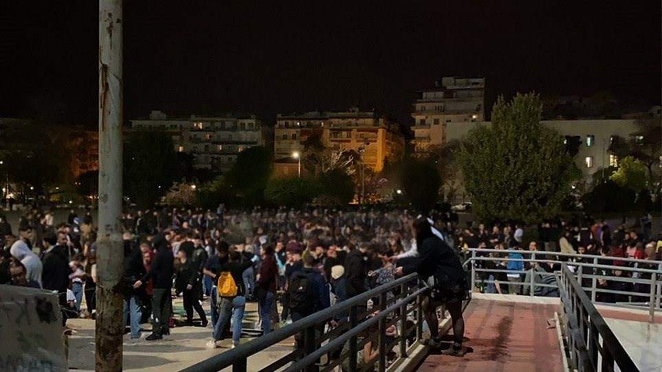 Θεσσαλονίκη: Δίνει μάχη για να σώσει το πόδι του ο 23χρονος που καταπλακώθηκε από μπουλντόζα σε πάρτι στο ΑΠΘ