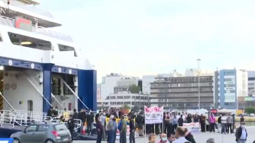 Απεργία: Διαμαρτυρίες των επιβατών στο λιμάνι του Πειραιά – ΒΙΝΤΕΟ