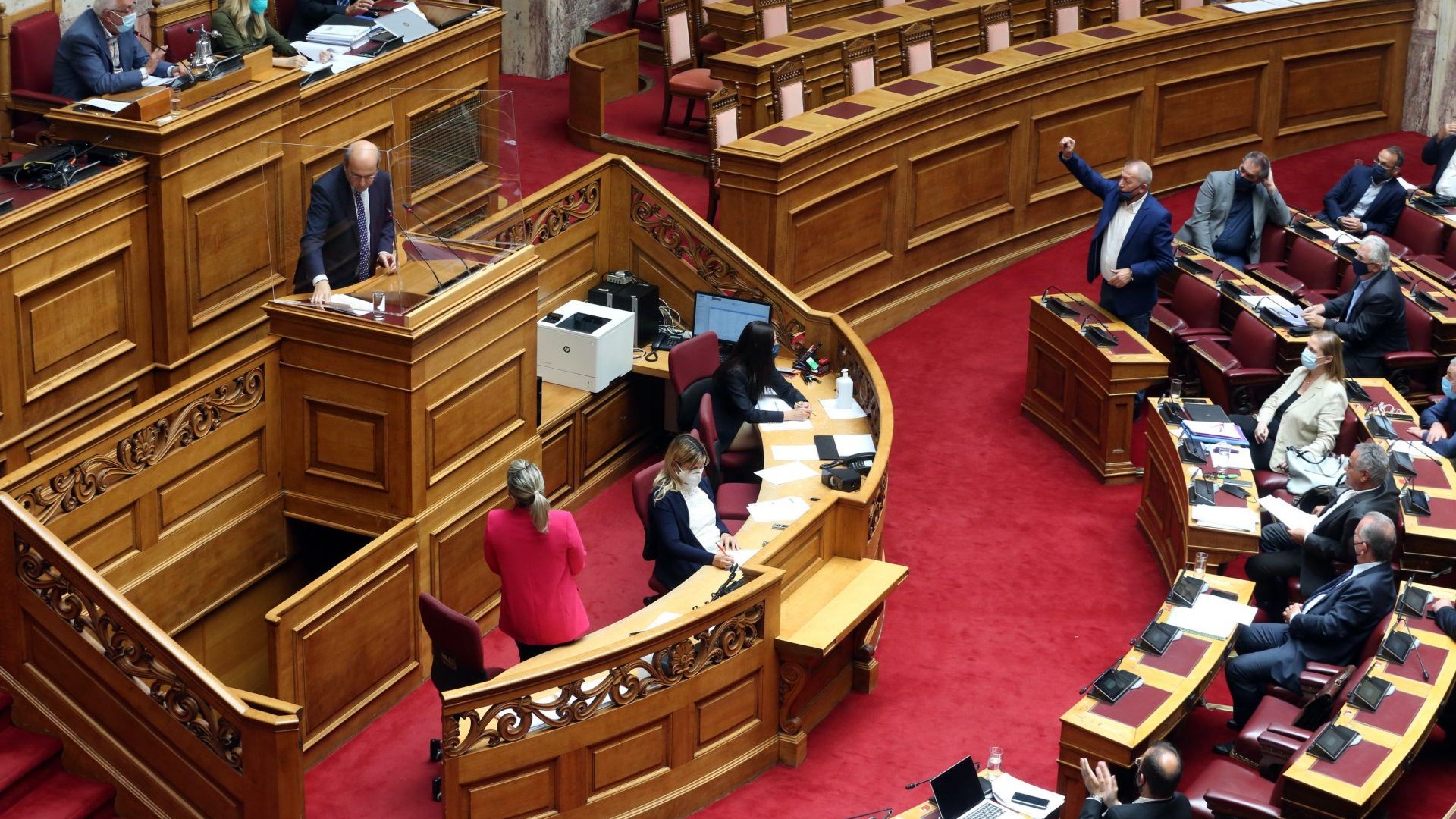 ΑΠΕΥΘΕΙΑΣ – Η ψηφοφορία στη Βουλή για το εργασιακό νομοσχέδιο