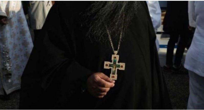 Λάρισα: Ιερέας από την Κύπρο “πολιορκούσε” 14χρονη – Της ζητούσε να εγκαταλείψει την οικογένειά της