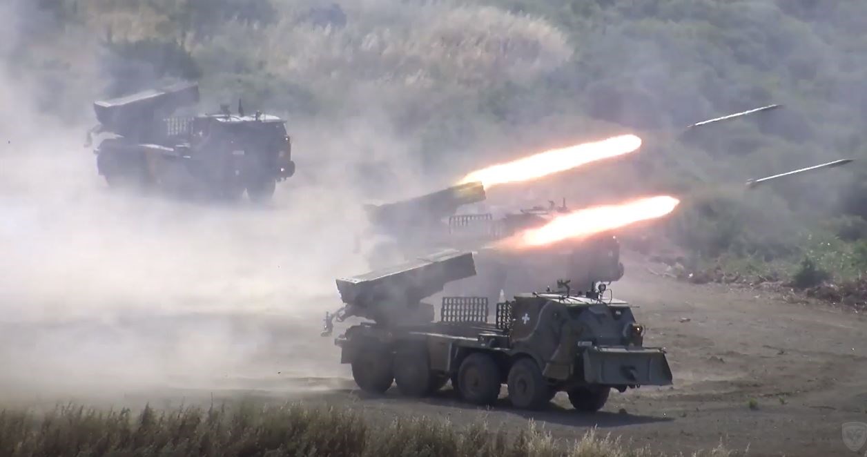 Καταιγίδα πραγματικών πυρών από το πυροβολικό στη Θράκη – ΒΙΝΤΕΟ