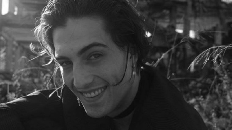 Νταμιάνο Νταβίντ: Ο τραγουδιστής των Maneskin ποζάρει μόνο με το εσώρουχο