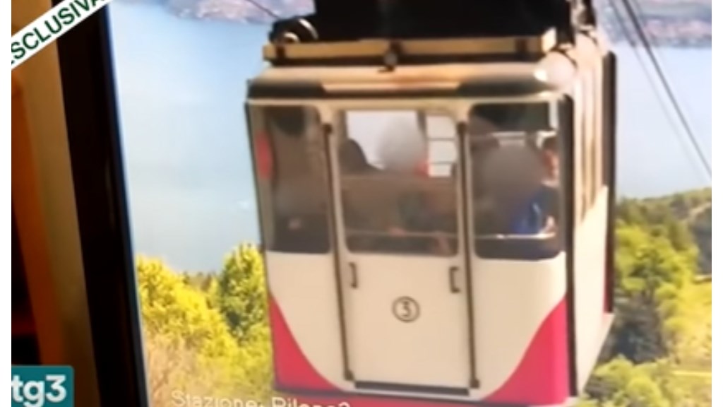 Ιταλία: Σοκάρει το ΒΙΝΤΕΟ ντοκουμέντο από την πτώση του τελεφερίκ