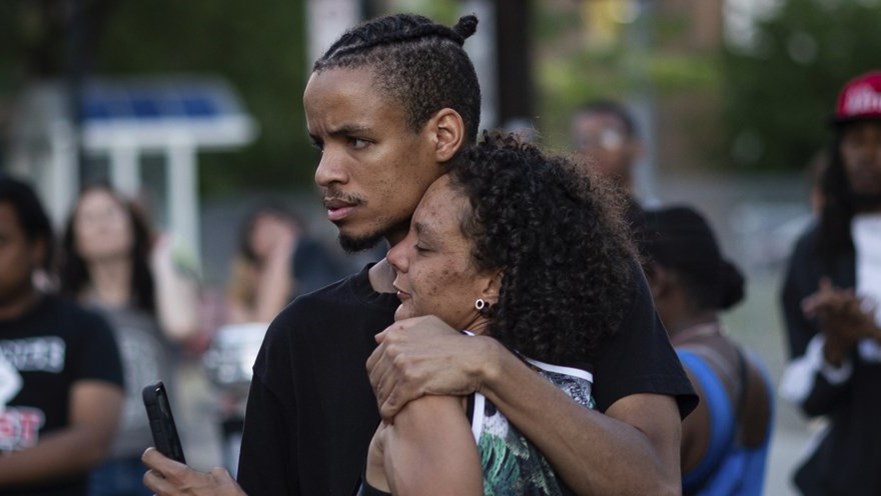 ΗΠΑ: Οι μαύροι άνδρες εξακολουθούν να αμείβονται λιγότερο από τους λευκούς συναδέλφους τους