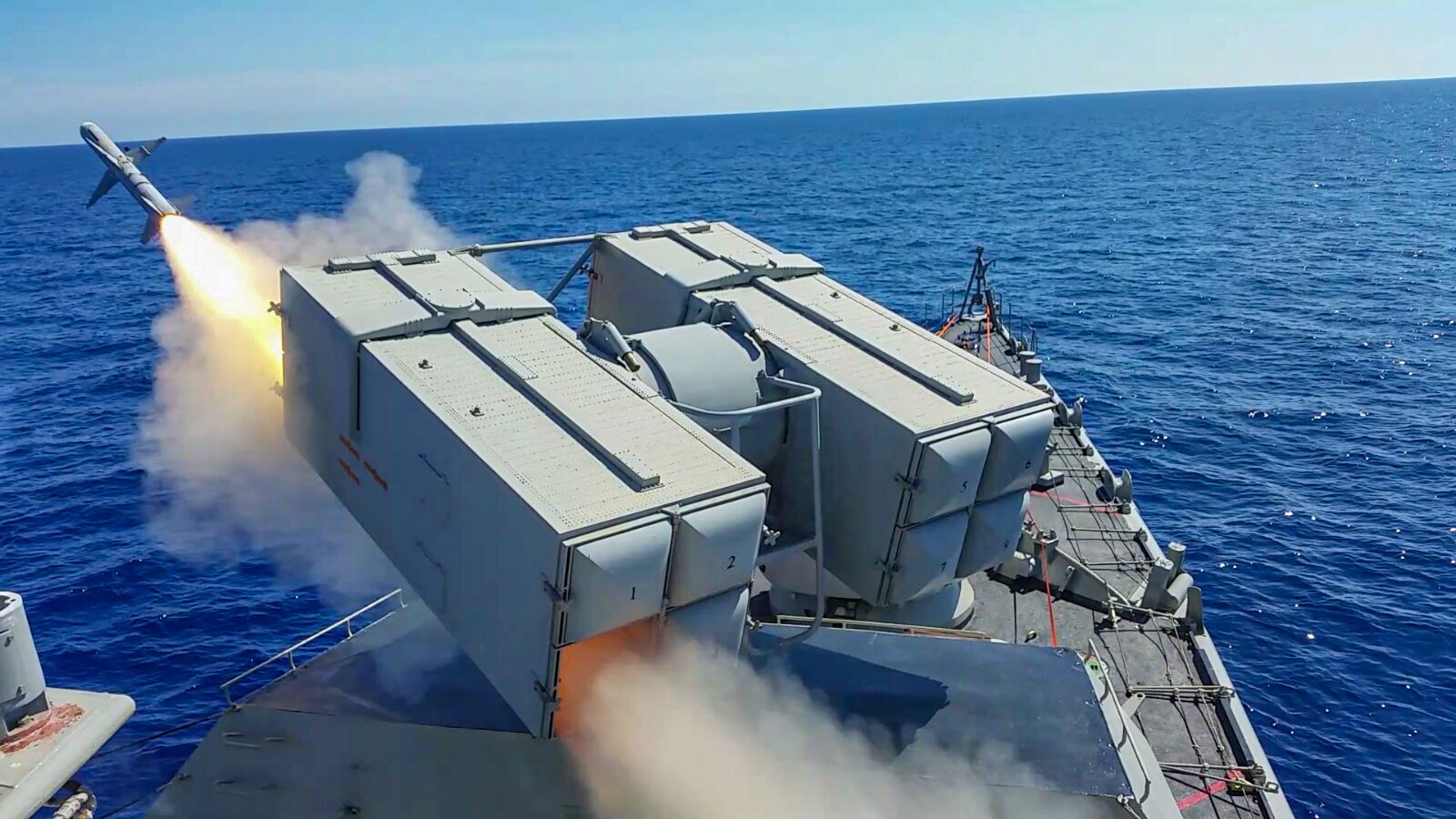 Εντυπωσιακές εικόνες: Το Πολεμικό Ναυτικό έβγαλε «ΛΟΓΧΗ» στο Αιγαίο – ΦΩΤΟ – ΒΙΝΤΕΟ