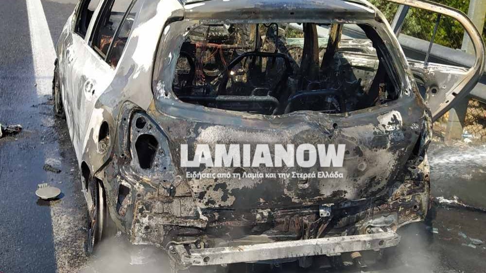 Τρόμος για ζευγάρι στην εθνική οδό – Το αυτοκίνητό τους πήρε φωτιά στη μέση του δρόμου – ΦΩΤΟ