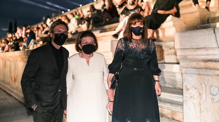 Χαμός με ανάρτηση του Μωραΐτη – Το σχόλιο του Άδωνι Γεωργιάδη και η απάντηση του στιχουργού