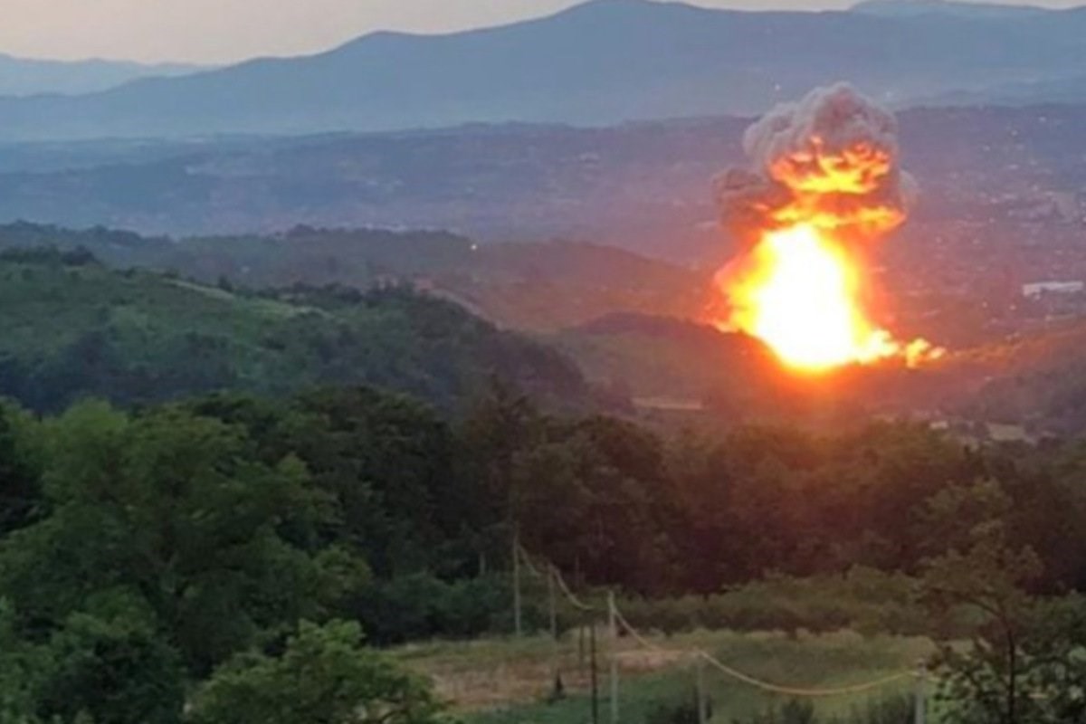 Ισχυρή έκρηξη σε εργοστάσιο πυρομαχικών στην Σερβία – Τραυματίστηκαν ελαφρά τρεις εργαζόμενοι