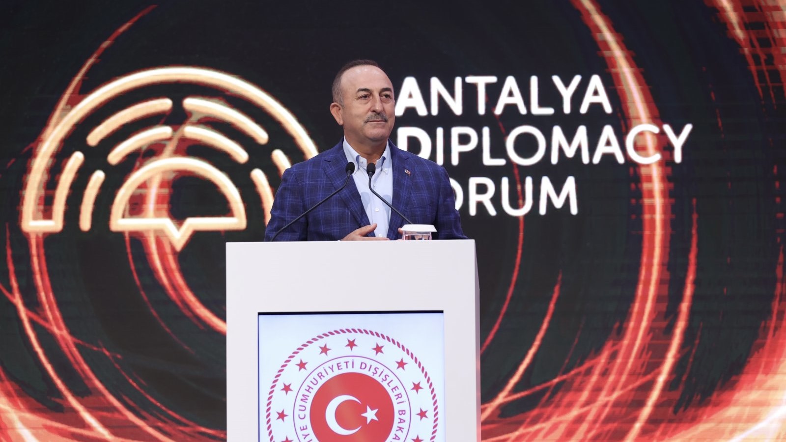 Τσαβούσογλου: Η Ελλάδα πρέπει να σταματήσει τις προκλήσεις – Πίσω από την πλάτη μου μιλάει ο Δένδιας