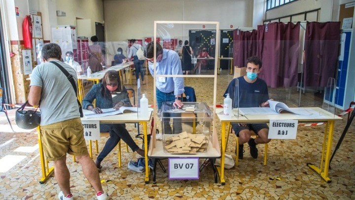 Περιφερειακές εκλογές στη Γαλλία: Σε πλεονεκτική θέση η ακροδεξιά με την αποχή σε επίπεδα ρεκόρ