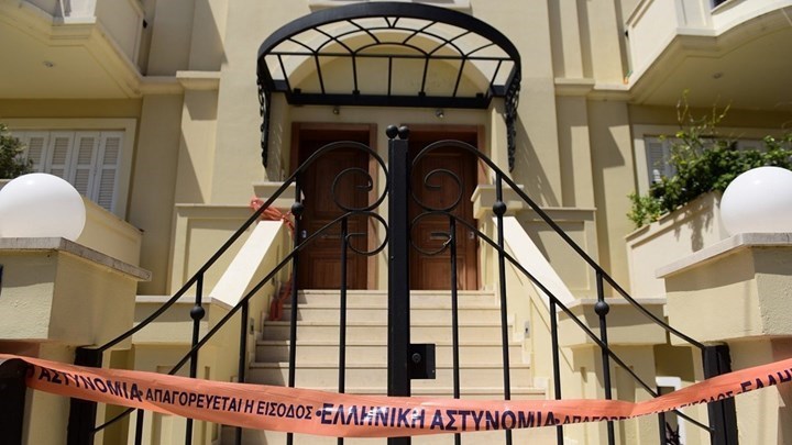 Γλυκά Νερά: Τι κατέθεσαν οι αστυνομικοί που μπήκαν πρώτοι στη μεζονέτα – Η Καρολάιν, το μωρό και ο πιλότος… “σε πανικό”