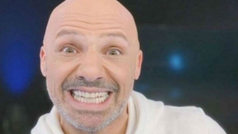 Νίκος Μουτσινάς: Στην Ανάφη η πρώτη βουτιά για το φετινό καλοκαίρι – ΦΩΤΟ