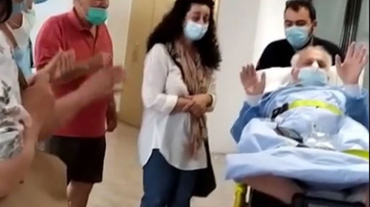 Τρεμόπουλος: Εξιτήριο με χειροκροτήματα έπειτα από δύο μήνες μάχης με τον κορονοϊό