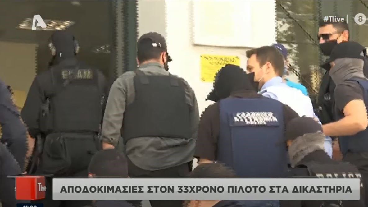 Γλυκά Νερά: Οι αποδοκιμασίες στον πιλότο έξω από τα δικαστήρια – ΒΙΝΤΕΟ