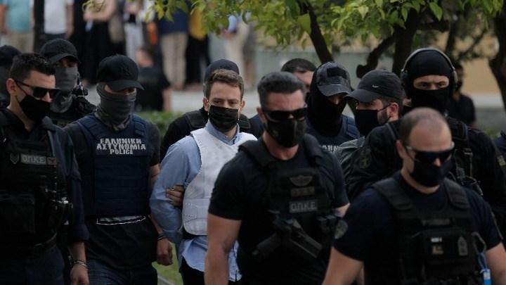 Γλυκά Νερά – Συζυγοκτόνος: “Να τελειώνουμε, να μπούμε φυλακή, να ασχοληθώ με την ανατροφή της Λυδίας”