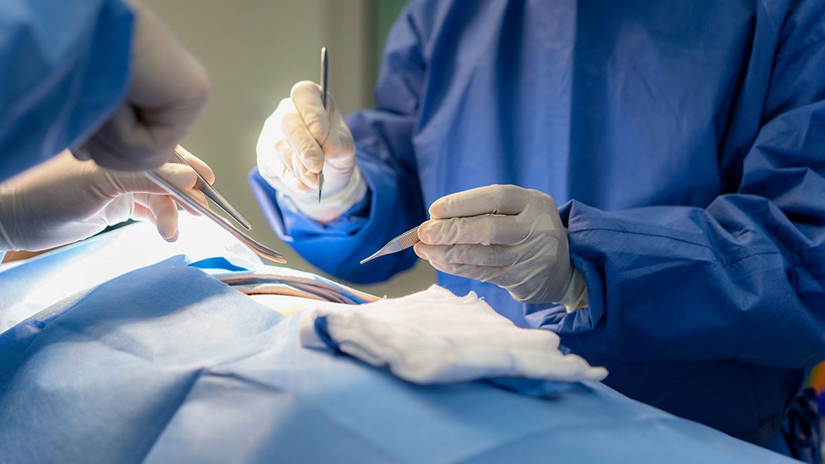 Θεσσαλονίκη: Κατηγορείται και για τον θάνατο ενός 24χρονου ο γιατρός που χειρούργησε την κόρη του ιερέα