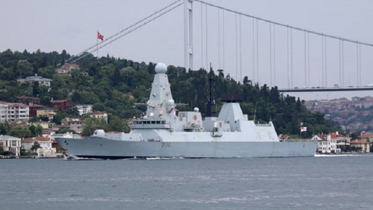 Ένταση στη Μαύρη Θάλασσα: Προειδοποιητικά πυρά ρωσικού πλοίου εναντίον βρετανικού αντιτορπιλικού