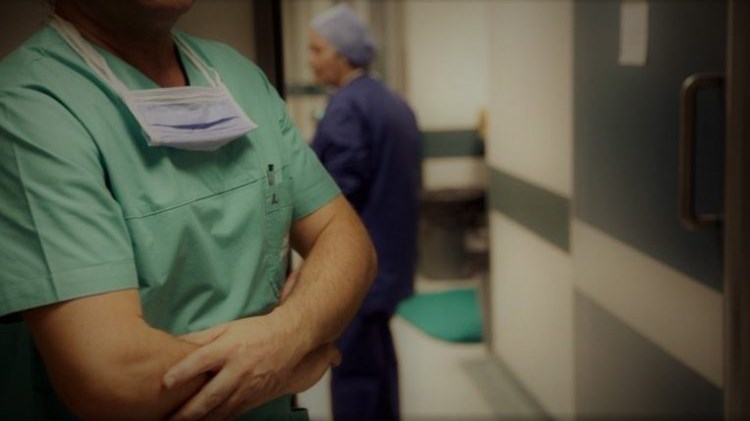 Νέα στοιχεία για τον γιατρό που χειρούργησε την κόρη του ιερέα – Η καταδίκη για τον θάνατο 41χρονης