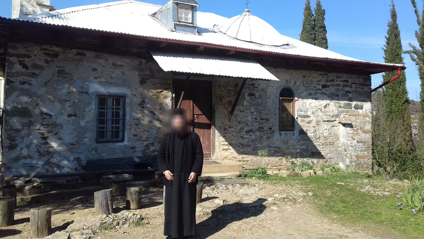 Μονή Πετράκη: Οι αναρτήσεις του ιερέα στο Facebook – Τι έγραψε πέντε ώρες πριν από την επίθεση