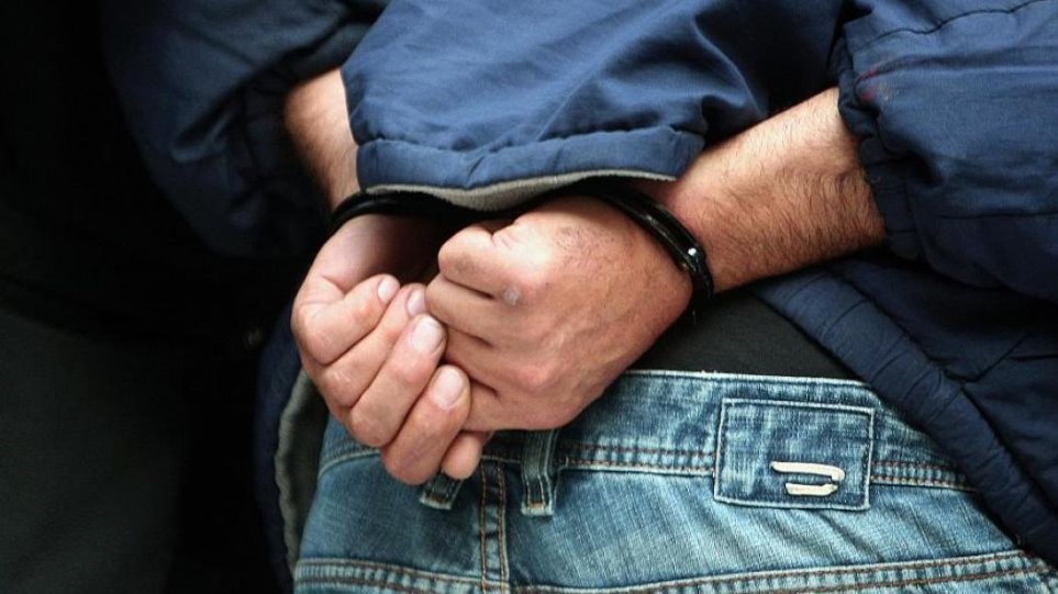 Θεσσαλονίκη: Χειροπέδες σε 64χρονο για γενετήσιες πράξεις με 15χρονη