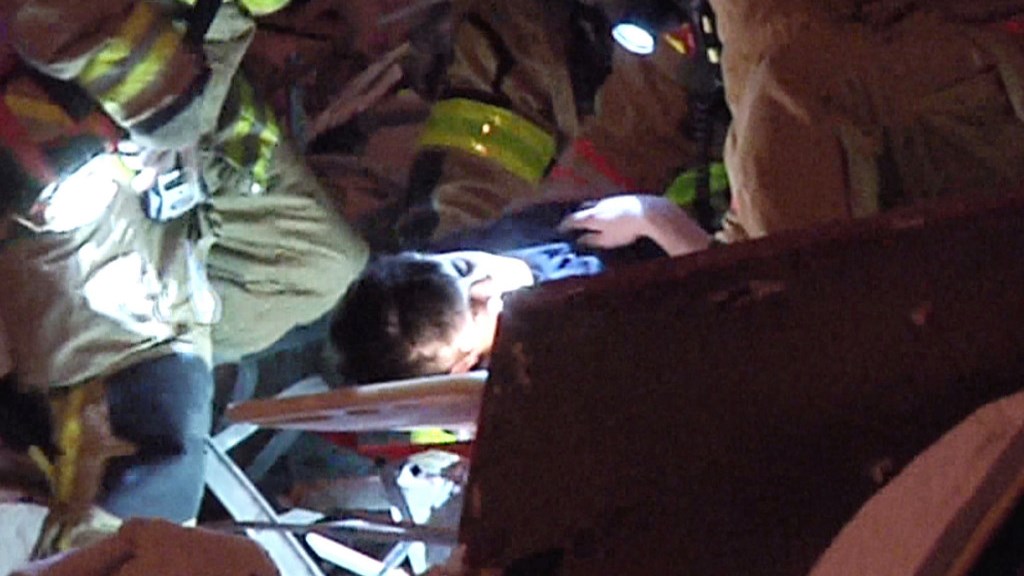 Μαϊάμι: Η ηρωική διάσωση 10χρονου μέσα από τα συντρίμμια της πολυκατοικίας