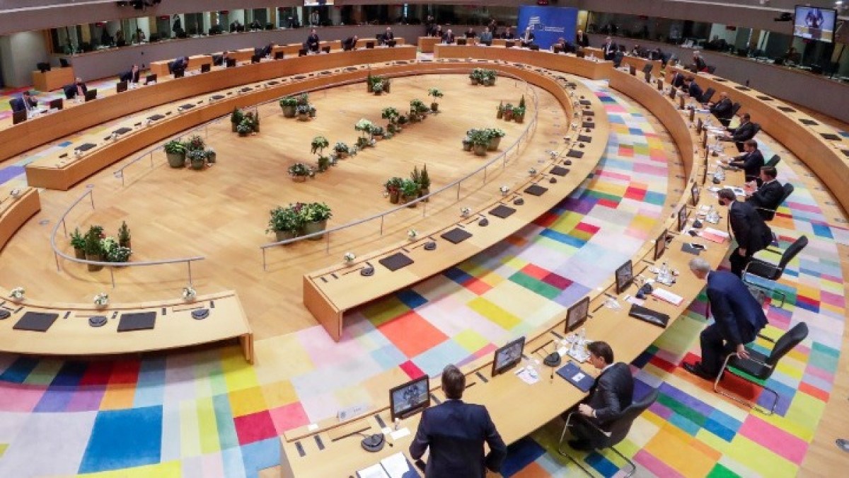 Σύνοδος Κορυφής: Ανάγκη να συνεχιστούν οι εμβολιασμοί – Eπαγρύπνηση για τις μεταλλάξεις