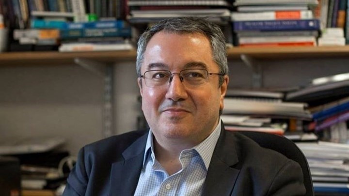 Μόσιαλος: Ποσοστά 70%-75% δεν είναι αρκετά για να δημιουργήσουν ανοσία στη μετάλλαξη “Δέλτα”