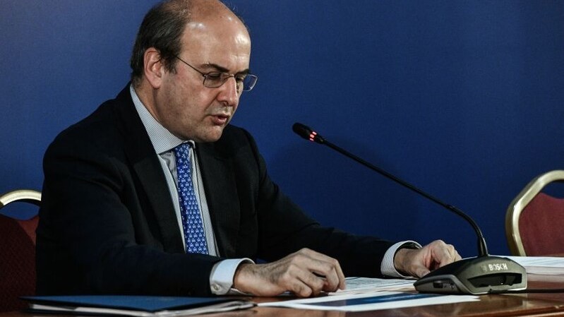 Χατζηδάκης στον RealFm: Στον ΣΥΡΙΖΑ έχουν ζαλιστεί από το κομματικό πάθος – Πώς θα λειτουργεί ο ατομικός κουμπαράς