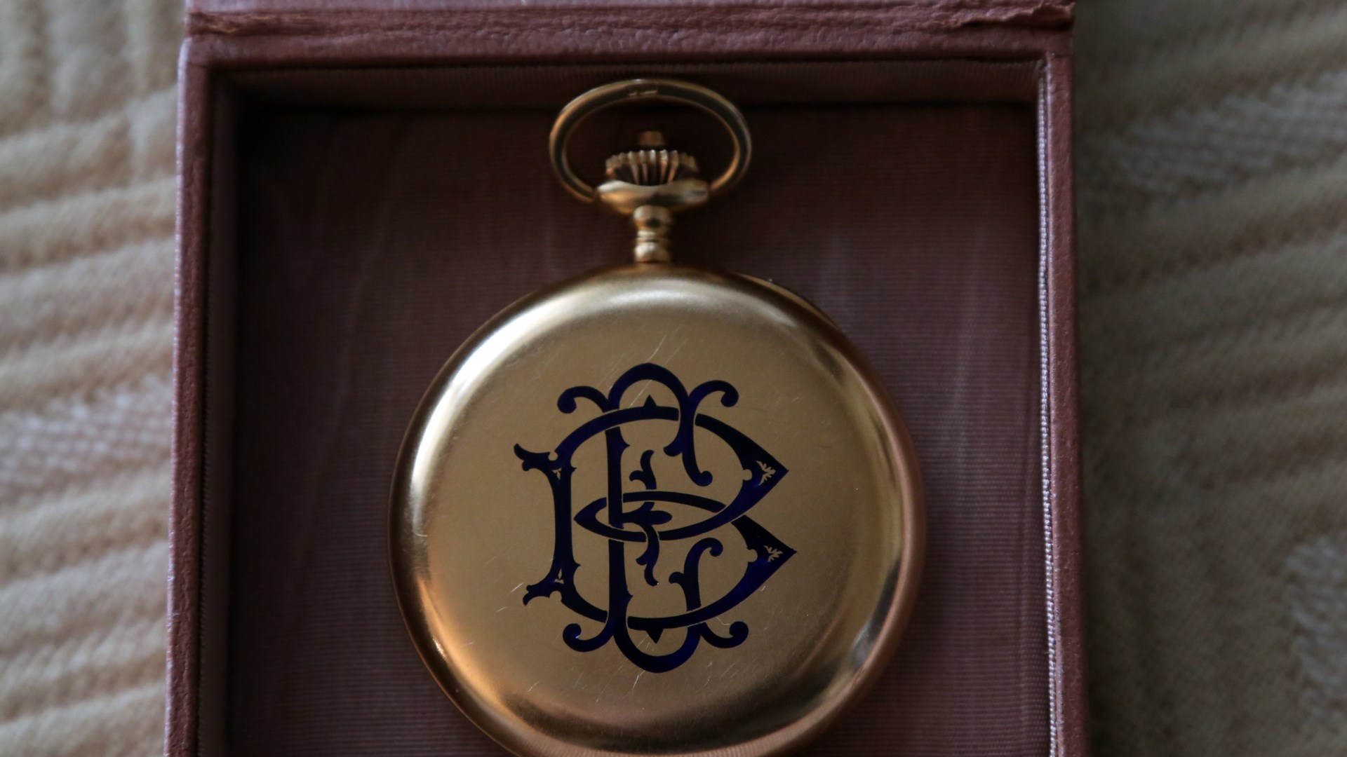 Αυτό είναι το χρυσό ρολόι του Ελευθερίου Βενιζέλου – Ο εγγονός του το δώρισε στη Βουλή – ΦΩΤΟ