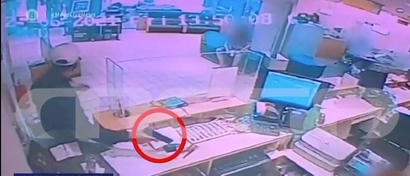 Νέα Φιλαδέλφεια: Βίντεο ντοκουμέντο από ένοπλη ληστεία σε τράπεζα με όμηρο μια γυναίκα