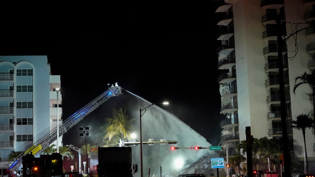 Μαϊάμι: Μητέρα ανέσυρε μέσα από τα ερείπια τη 16χρονη κόρη της