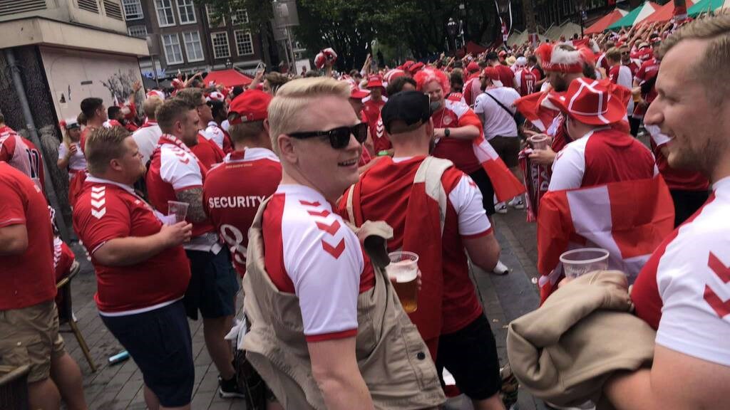 Euro 2020: Το πάρτι των Δανών στους δρόμους του Άμστερνταμ