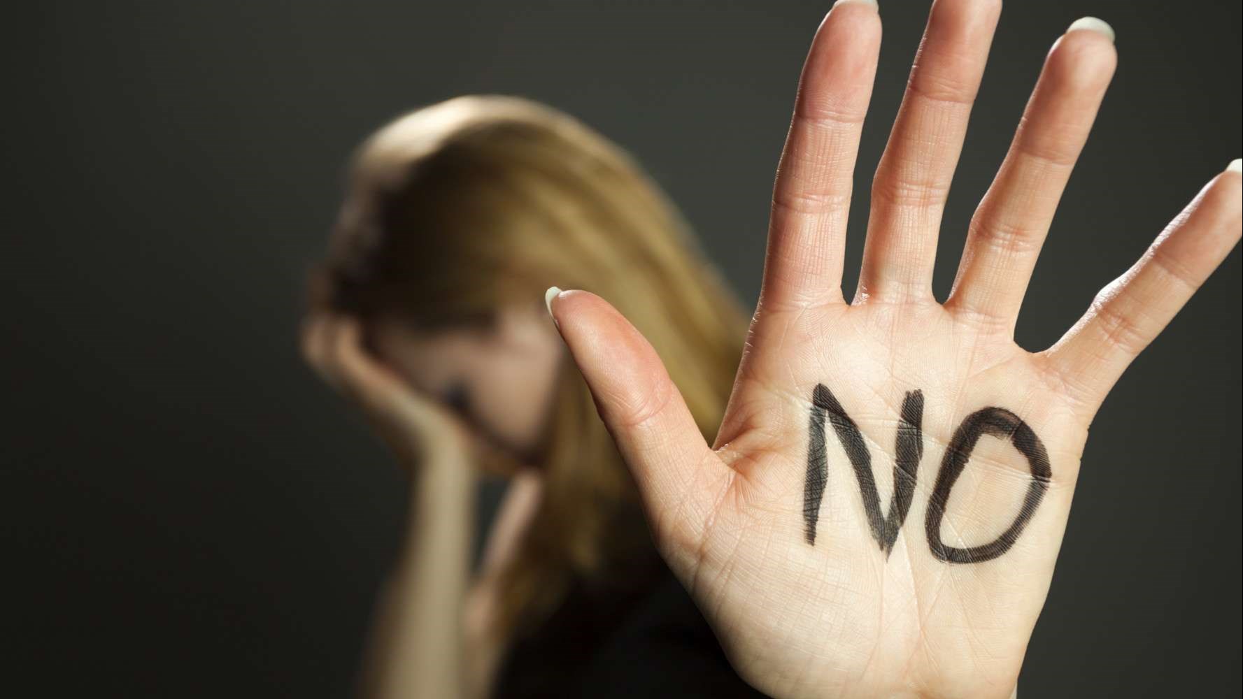 Σάλος στη Βρετανία: Καταγγελίες για σεξουαλική παρενόχληση γυναικών από σεκιούριτι σε ξενοδοχεία καραντίνας