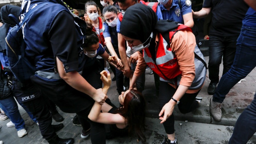 Kωνσταντινούπολη: Επεισόδια στην πορεία Pride που οργανώθηκε παρά την απαγόρευση