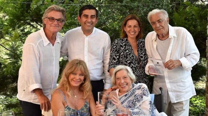 Σκιάθος: Επίτιμοι δημότες οι χολιγουντιανοί σταρ Richard Romanus και Anthea Sylbert – ΦΩΤΟ