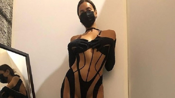 Ιρίνα Σάικ: Ποζάρει topless και προκαλεί εγκεφαλικά – ΦΩΤΟ