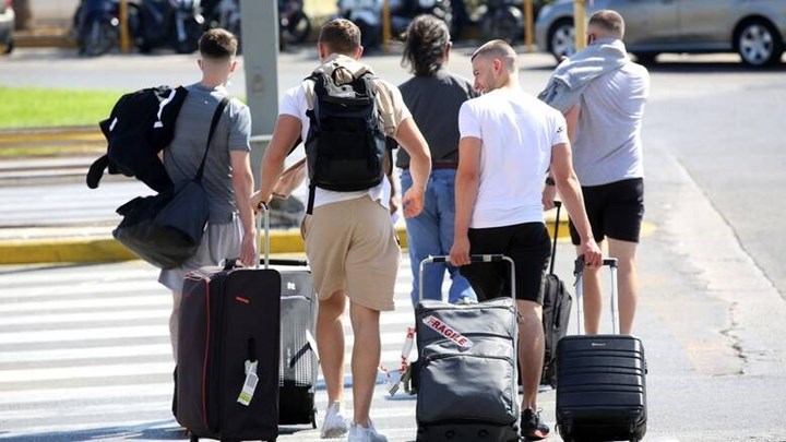 Υπουργείο Τουρισμού: Υποχρεωτικό αρνητικό τεστ ακόμη και για τους εμβολιασμένους από τη Ρωσία λόγω της μετάλλαξης “Δέλτα”