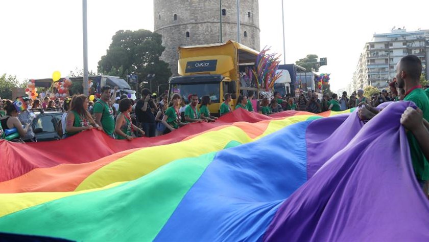 Θεσσαλονίκη: Καταγγελία για ομοφοβική επίθεση μέσα στο ΑΠΘ – Στο νοσοκομείο με ράμματα το ένα από τα θύματα