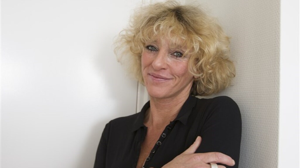 Ύδρα: Σύλληψη Ολλανδής δημοσιογράφου επειδή φιλοξενούσε Αφγανό – Τι υποστηρίζει