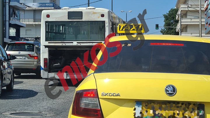 Λ. Κηφισίας: Λεωφορείο ακινητοποιήθηκε στη μεσαία λωρίδα κυκλοφορίας – ΦΩΤΟ αναγνώστη