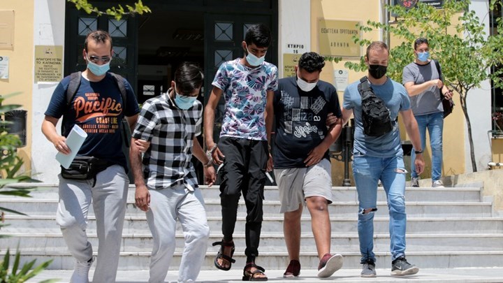 Βιασμός στον Άγιο Παντελεήμονα: Προφυλακιστέοι οι δύο από τους τρεις κατηγορουμένους