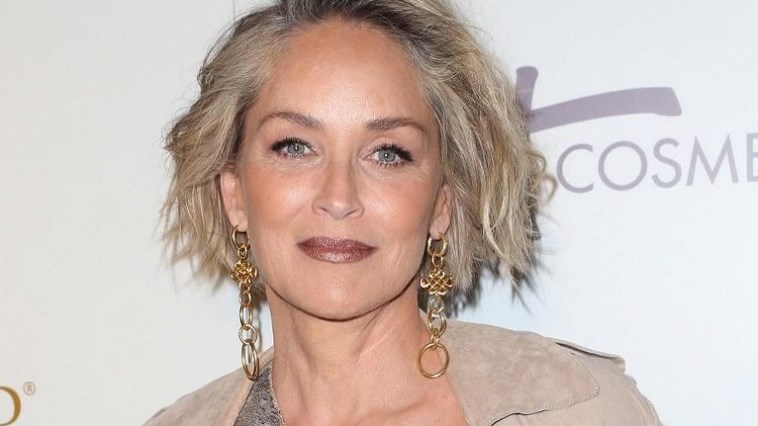 Σάρον Στόουν: Ποζάρει με μπικίνι στα 63 της και “ρίχνει” το Instagram