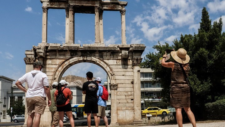 Κορονοϊός: “Φρένο” στην πτωτική πορεία σε Αθήνα και Θεσσαλονίκη λόγω χαλάρωσης και μεταλλάξεων